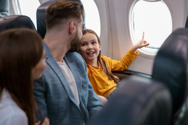 prendre avion avec enfants
